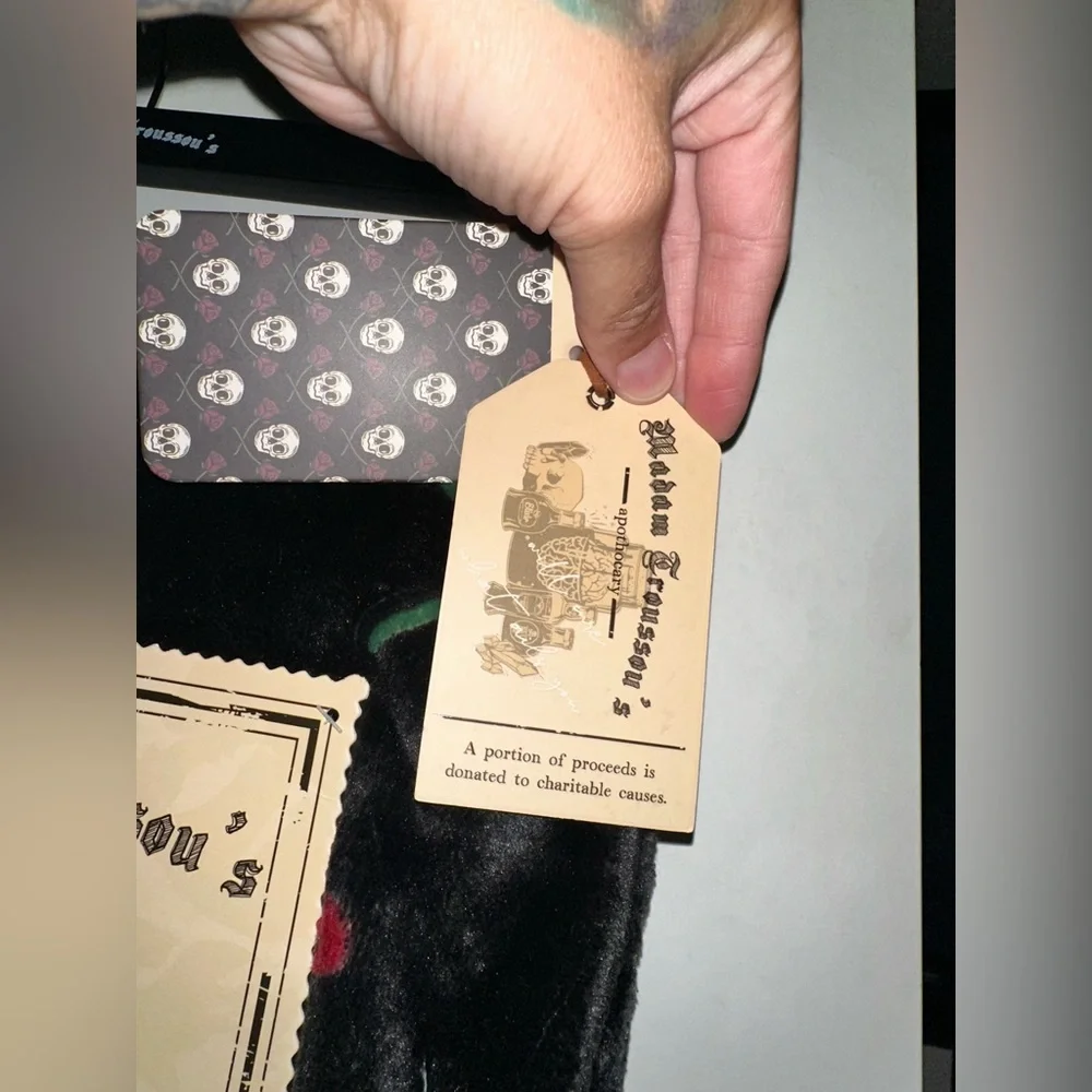 NWT Madam Trousseau’s Apothecary Skull & Roses Plush Blanket